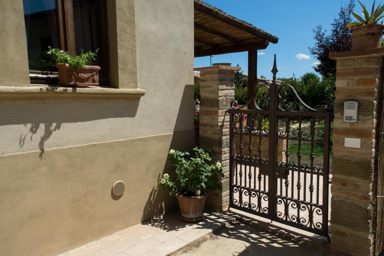 Апартаменти Antica Casa Del Glicine Поджібонсі Екстер'єр фото