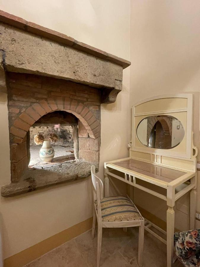 Апартаменти Antica Casa Del Glicine Поджібонсі Екстер'єр фото
