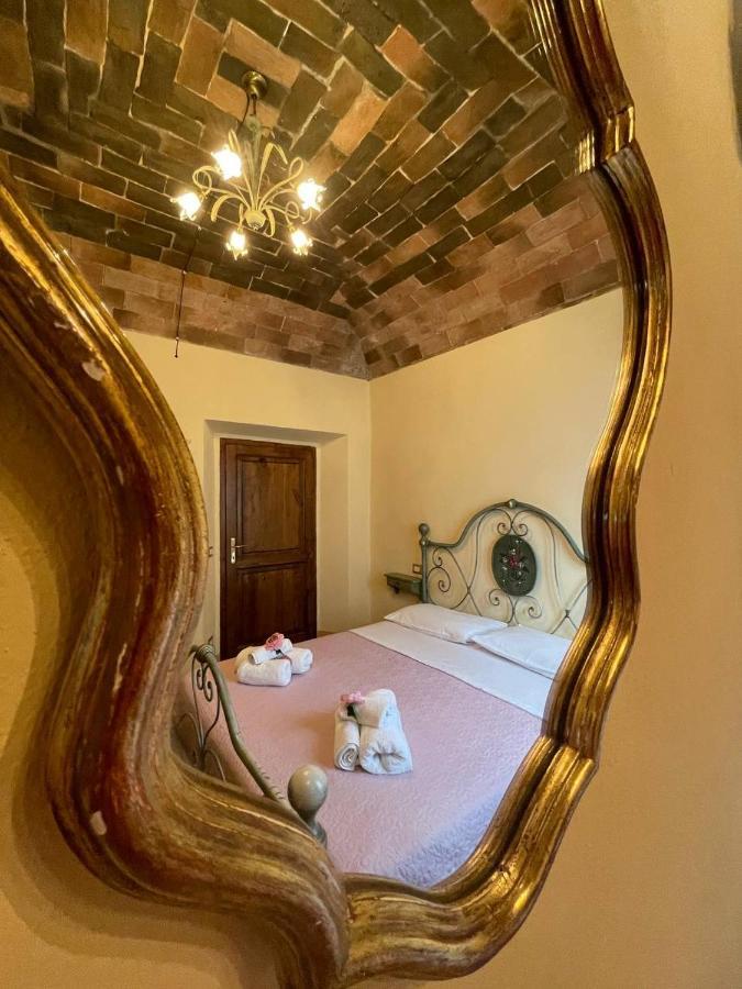 Апартаменти Antica Casa Del Glicine Поджібонсі Екстер'єр фото